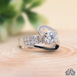 Load image into Gallery viewer, Round Designer Diamond Ring - Lab Grown