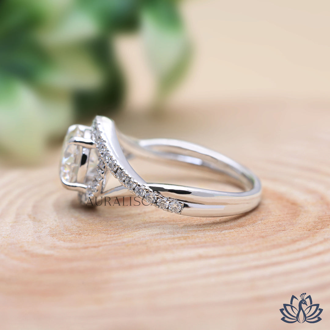 Round Twist Halo Diamond Ring - Lab Grown
