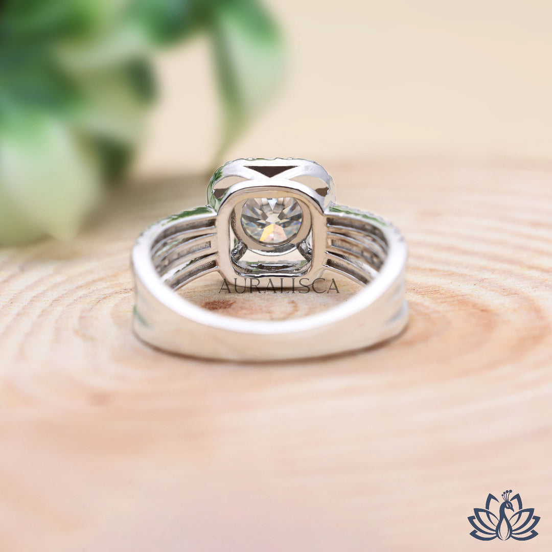 Round Halo Diamond Statement Ring - Lab Grown