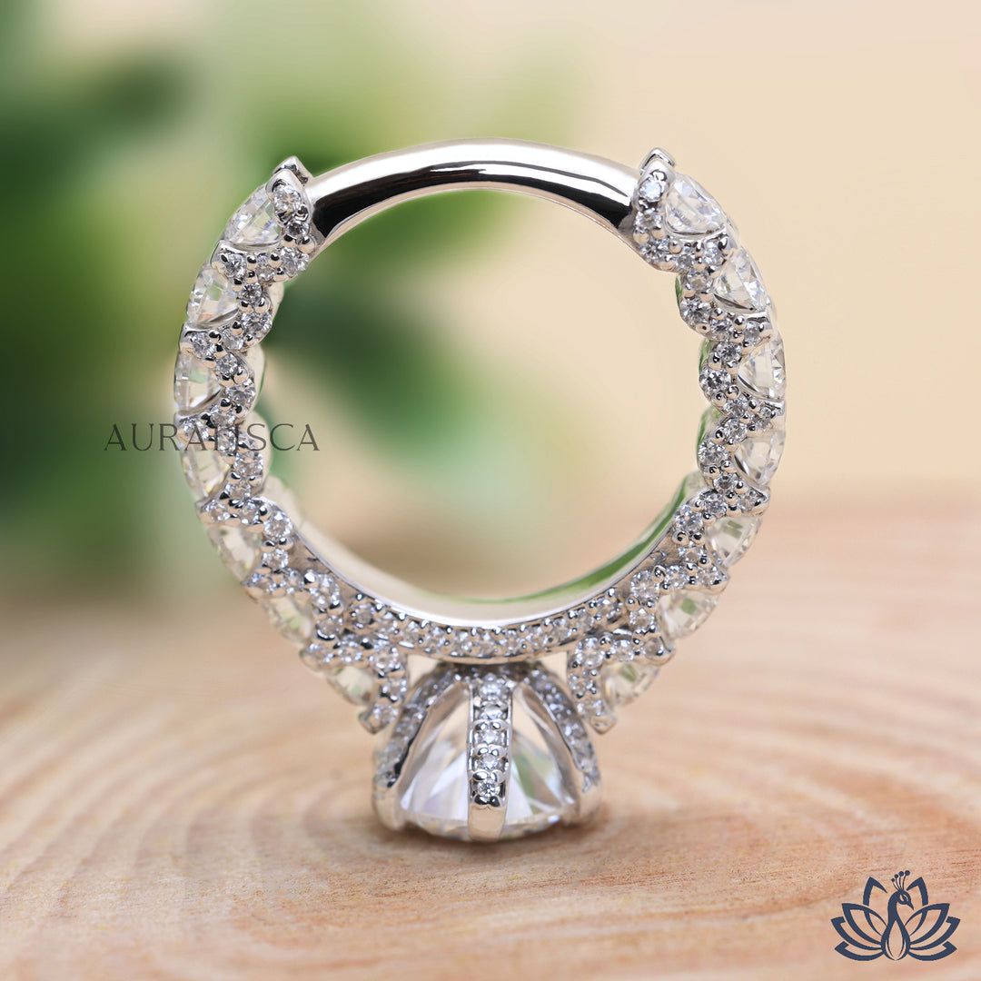 Round Halo Diamond Engagement Ring - Lab Grown
