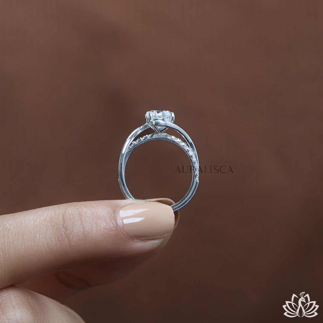 Round Twist Diamond Engagement Ring - Lab Grown