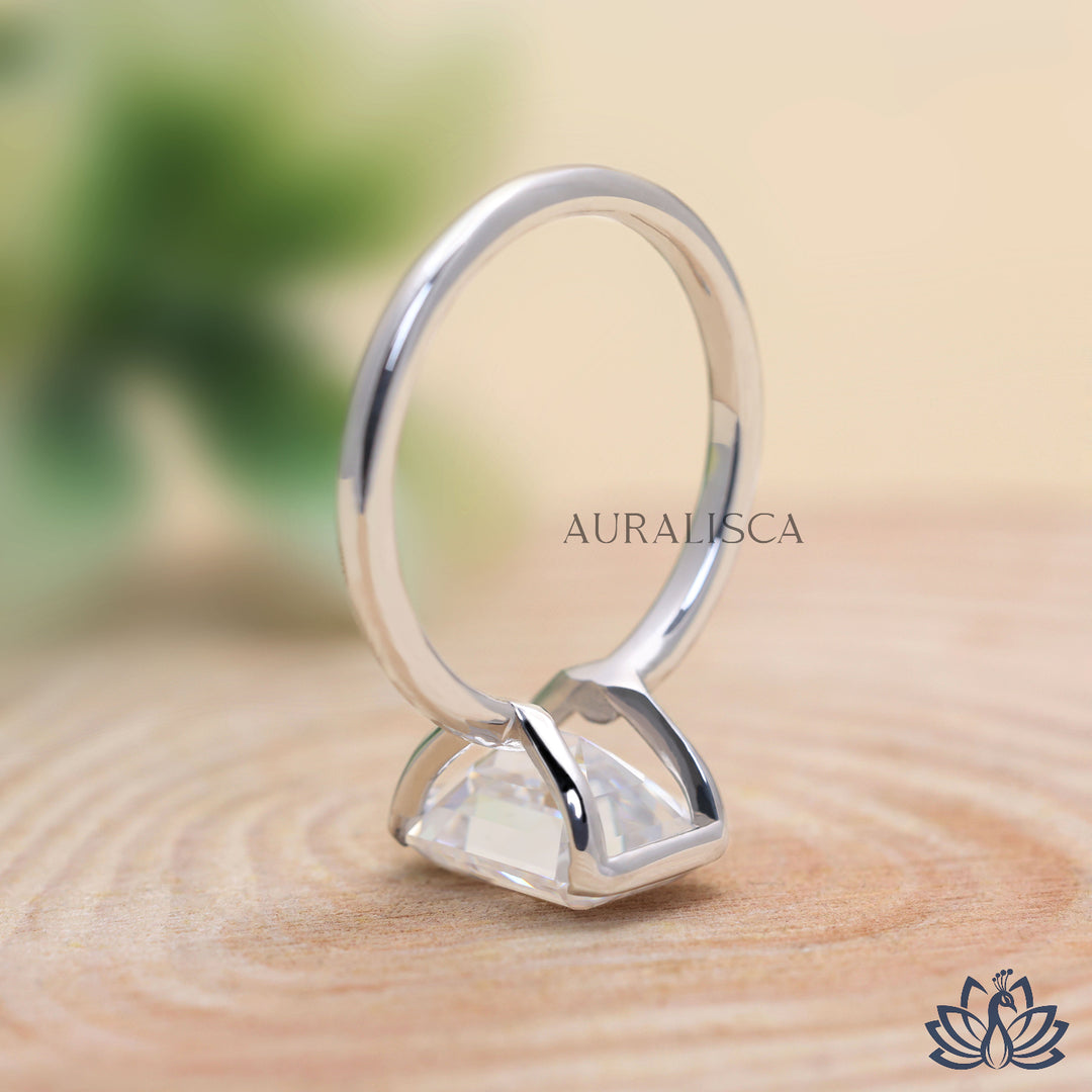 Emerald Stone Diamond Ring - Lab Grown