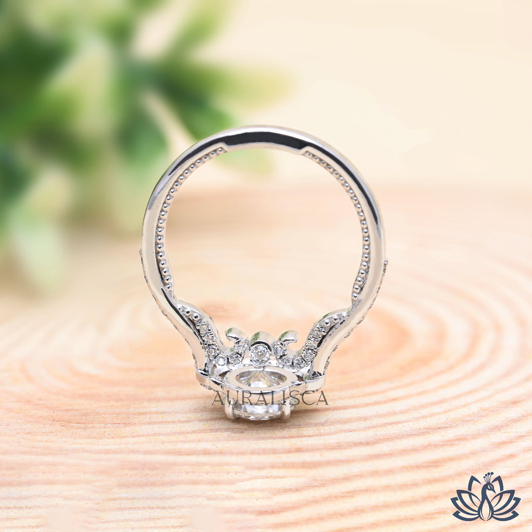 Round Vintage Halo Diamond Ring - Lab Grown
