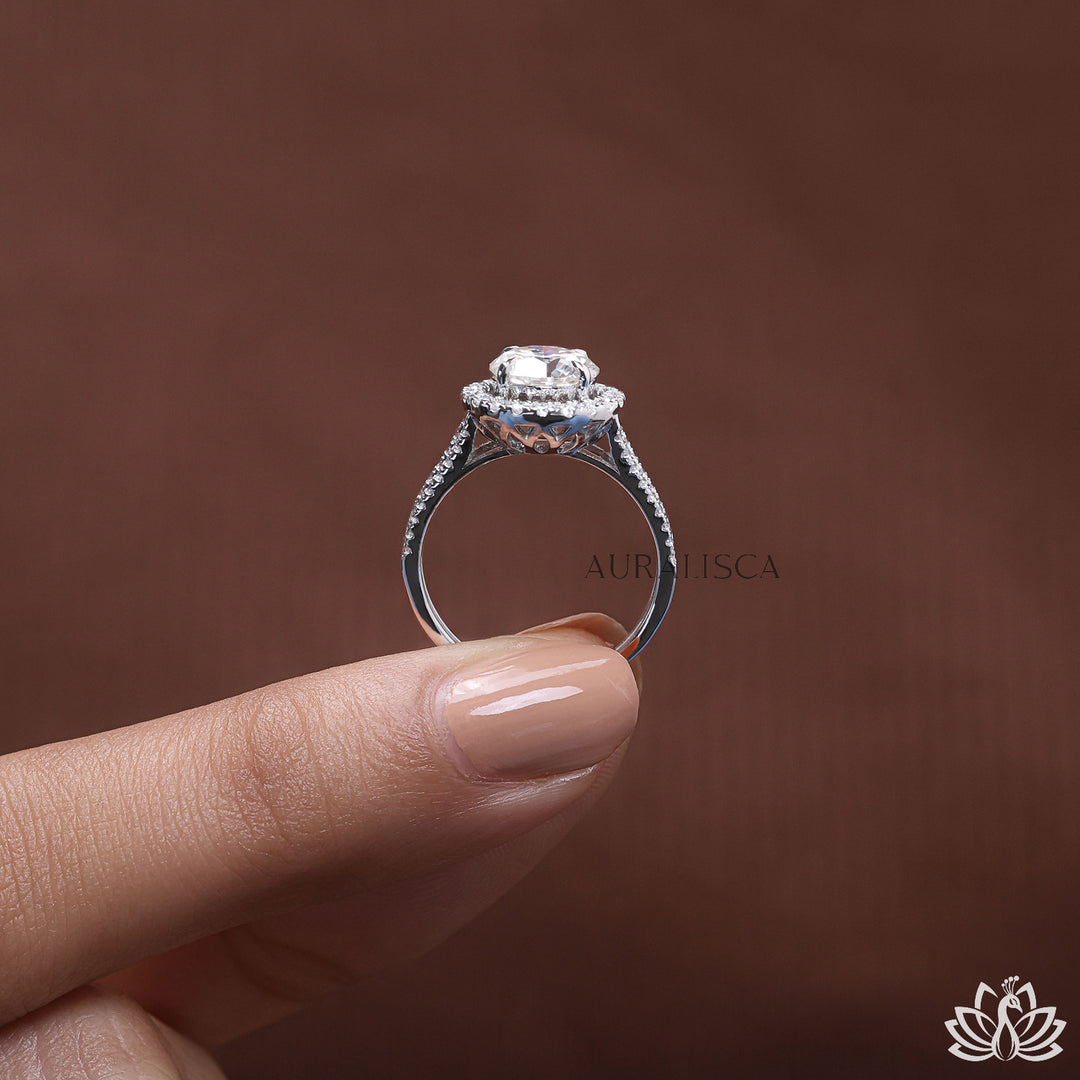 Round Halo Diamond Ring - Lab Grown