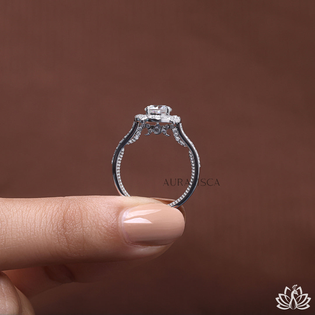 Round Vintage Halo Diamond Ring - Lab Grown