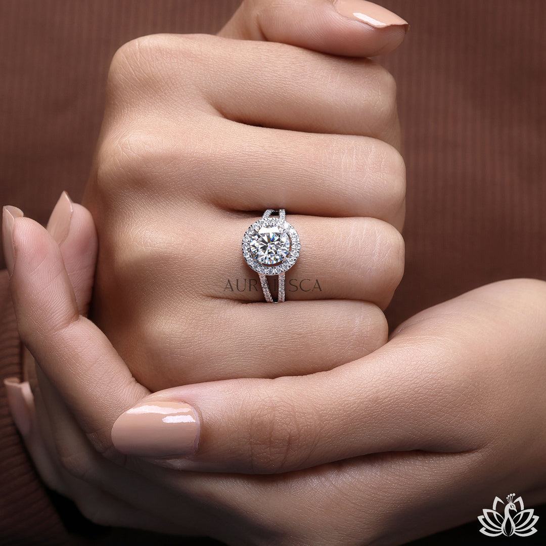Round Halo Diamond Ring - Lab Grown