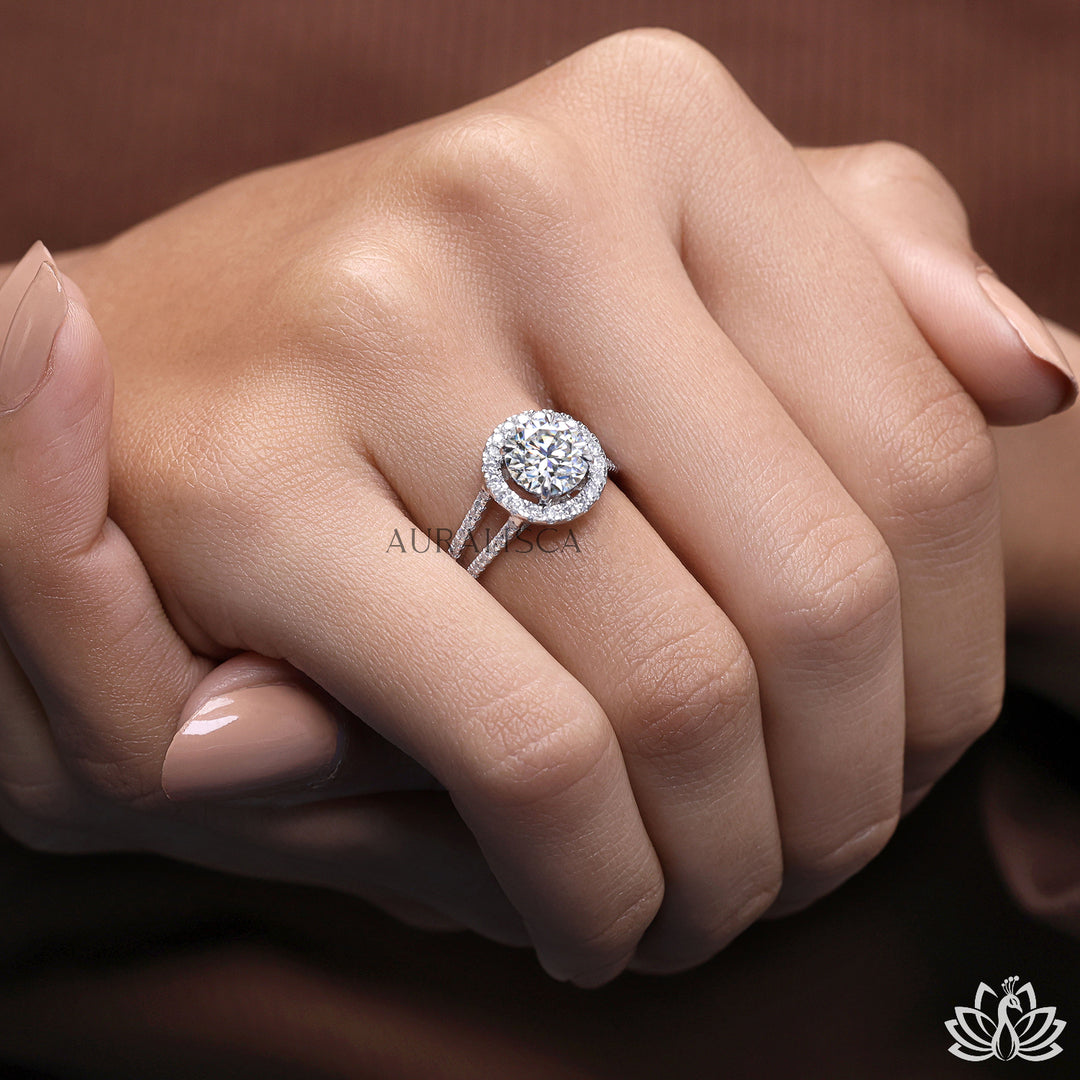 Round Halo Diamond Ring - Lab Grown